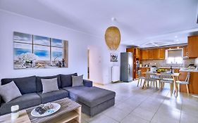 Sunny Luxury Apartment